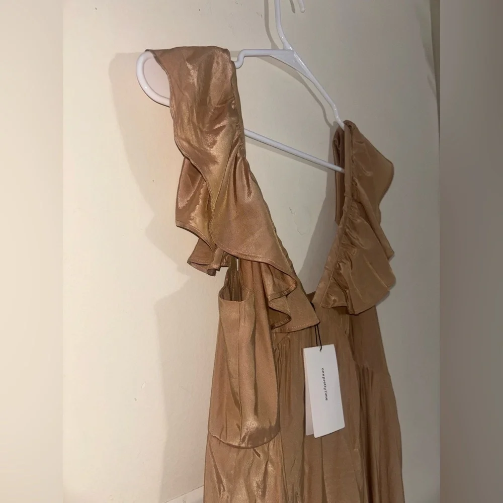 O.p.t. One Pretty Time Nude Tiered
Flowy Maxi Dress Womens Size M - Picture 5 of 13